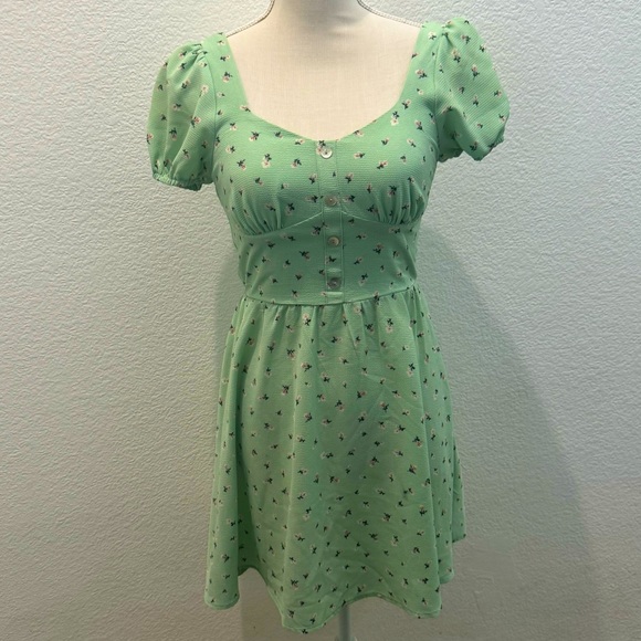 bp Dresses & Skirts - BP floral green mini dress